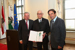 LH Voves und LH-Stv. Schützenhöfer verliehen ALLEN Nicholas James die Goldene Medaille für Verdienste um die Republik Österreich.