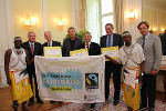LH Franz Voves (r.) und LH-Vize Hermann Schützenhöfer (l.) mit den Bürgermeistern Bernhard Liebmann (Laßnitzhöhe), Thomas Kalcher (Murau), Christian Sander (Kindberg) und Ernest Kupfer (Gratkorn) (v. l.) und Musikern © Foto: steiermark.at/Steinbach; bei Quellenangabe honorarfrei LH Franz Voves (r.) und LH-Vize Hermann Schützenhöfer (l.) mit den Bürgermeistern Bernhard Liebmann (Laßnitzhöhe), Thomas Kalcher (Murau), Christian Sander (Kindberg) und Ernest Kupfer (Gratkorn) (v. l.) und Musikern