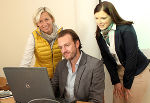 LR Kristina Edlinger-Ploder mit "Info-Marktstandler" Phillip Schadl, Martina Wolf, v.l. © steiermark.at / Krok LR Kristina Edlinger-Ploder mit "Info-Marktstandler" Phillip Schadl, Martina Wolf, v.l.