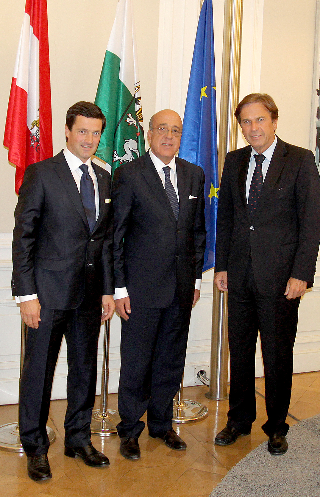 Botschafter und Honorarkonsul in der Grazer Burg Kommunikation Land