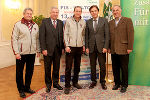 Sie präsentierten gemeinsam das Programm des FIS Weltcup im Weißen Saal der Grazer Burg: Bgm. Rainer Angerer, LH-Stv. Hermann Schützenhöfer, OK-Chef Alois Stadlober, LH Franz Voves und Präsident Helmut Lexer (v.l.) Sie präsentierten gemeinsam das Programm des FIS Weltcup im Weißen Saal der Grazer Burg: Bgm. Rainer Angerer, LH-Stv. Hermann Schützenhöfer, OK-Chef Alois Stadlober, LH Franz Voves und Präsident Helmut Lexer (v.l.)