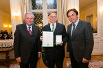 Tino F. Pölzer mit LH Franz Voves und LH-Vize Hermann Schützenhöfer