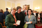 (v.l.) Landeshauptmann Waltraud Klasnic, Univ.-Prof. Dipl.-Ing. Michael Szyszkowitz, Landesbaudirektor Dipl.-Ing. Gunther Hasewend und Mag. Renate Ilsinger. Foto: Gerhard Dusek