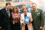 (v.l.) Univ.-Doz. Dr. Erwin Schmidl mit Gattin Elena, Landeshauptmann Waltraud Klasnic,  Generalmajor Mag. Günther Höfler. Foto: Gerhard Dusek.