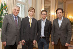Vize-Landesschulratspräsident Wolfgang Erlitz, Stefan Wagner (Landesschulsprecher AHS), David Zechner (Landesschulsprecher BMHS) und LH Franz Voves (v. l.) © Foto: steiermark.at/Leiss; bei Quellenangabe honorarfrei Vize-Landesschulratspräsident Wolfgang Erlitz, Stefan Wagner (Landesschulsprecher AHS), David Zechner (Landesschulsprecher BMHS) und LH Franz Voves (v. l.)