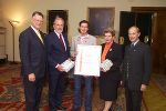 v.l. Wirtschaftskammerpräsident Peter Mühlbacher, Malerinnungsmeister Egon Fischer, Landeshauptmann Waltraud Klasnic und Kommerzialrat Franz Winkelbauer gratulieren Marian Schweiger (Bildmitte) zum Weltmeistertitel. Foto Fischer v.l. Wirtschaftskammerpräsident Peter Mühlbacher, Malerinnungsmeister Egon Fischer, Landeshauptmann Waltraud Klasnic und Kommerzialrat Franz Winkelbauer gratulieren Marian Schweiger (Bildmitte) zum Weltmeistertitel. Foto Fischer