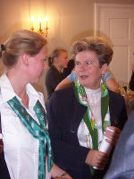 Landeshauptmann Waltraud Klasnic im Gespräch mit Vertretern der steirischen Schülerschaft im Regierungssitzungszimmer der Grazer Burg. Foto: Landespressedienst
