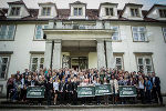 Gruppenbild "Schüler machen Zeitung" im Burggarten © Fotos: steiermark.at (Hassler); bei Quellenangabe honorarfrei Gruppenbild "Schüler machen Zeitung" im Burggarten