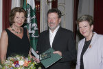 Gertraud und Professor Heinrich J. Pölzl mit Landeshauptmann Waltraud Klasnic. Foto Kolaric