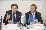Landeshauptmann Franz Voves mit Sloweniens Außenminister Karl Erjavec bei der Einrichtung des steirisch-slowenischen Komitees