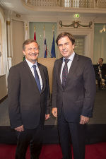 Landeshauptmann Franz Voves mit Sloweniens Außenminister Karl Erjavec bei der Einrichtung des steirisch-slowenischen Komitees