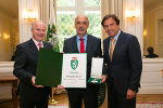 Großes Goldenes Ehrenzeichen mit Stern und Große Goldene Ehrenzeichen verliehen