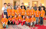 Dir. Lind, Lehrerin Wildbacher, Kalcher, KO Kröpfl, LH Voves, BH Müller, Bgm. Kriegl, Lederhaas (stehend hinten v.l.) und die siegreichen Schüler aus Wettmannstätten © Fotos: steiermark.at; bei Quellenangabe honorarfrei Dir. Lind, Lehrerin Wildbacher, Kalcher, KO Kröpfl, LH Voves, BH Müller, Bgm. Kriegl, Lederhaas (stehend hinten v.l.) und die siegreichen Schüler aus Wettmannstätten