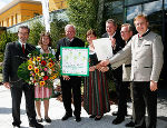 Bgm. Engelbert Huber aus Mooskirchen, Blumenkönigin Lena I., Landeshauptmann-Stv. Hermann Schützenhöfer, Bgm. Renate Schrittwieser aus Krieglach, Obmann der steirischen Gärtner und Baumschulen Ferdinand Lienhart, Bgm. Karl Wratschko aus Gamlitz und Bgm. Josef Hauptmann (v.l.) aus Bad Waltersdorf vor dem Veranstaltungszentrum Krieglach. © Fotos: steiermark.at (GEPA); bei Quellenangabe honorarfrei Bgm. Engelbert Huber aus Mooskirchen, Blumenkönigin Lena I., Landeshauptmann-Stv. Hermann Schützenhöfer, Bgm. Renate Schrittwieser aus Krieglach, Obmann der steirischen Gärtner und Baumschulen Ferdinand Lienhart, Bgm. Karl Wratschko aus Gamlitz und Bgm. Josef Hauptmann (v.l.) aus Bad Waltersdorf vor dem Veranstaltungszentrum Krieglach.