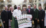 WK-Fachgruppenobleute Hans Spreitzhofer und Barbara Krenn, Willi Haider, Elisabeth Gürtler, LH-Stv. Hermann Schützenhöfer, Bgm. Karl Wratschko und GF Erich Neuhold (v.l.) © Fotos: steiermark.at (GEPA); bei Quellenangabe honorarfrei WK-Fachgruppenobleute Hans Spreitzhofer und Barbara Krenn, Willi Haider, Elisabeth Gürtler, LH-Stv. Hermann Schützenhöfer, Bgm. Karl Wratschko und GF Erich Neuhold (v.l.)