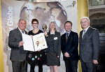 Die Landesräte Schrittwieser und Seitinger, Peter Trummer von der Energie Steiermark mit den Gesamtgewinnern 2014, bei Quellenangabe honorarfrei © Werner Krug