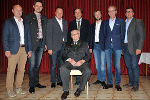 Bildmitte Jubilar Karl Deutschmann vor LH Franz Voves, flankiert von Bgm. Andreas Rinder (Leitersdorf), LAbg. Martin Weber, LAbg. Franz Schleich, LAbg. Max Lercher, Bgm. Kurt Deutschmann und Regionalgeschäftsführer SO Alois Hirschmann (v.l).