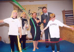 Bildtext: Volkschuldirektorin Direktorin Dolores Wilfing, Landeshauptmann Waltraud Klasnic und der Bürgermeister Johannes Nagl. Foto: Gerhard Dusek Bildtext: Volkschuldirektorin Direktorin Dolores Wilfing, Landeshauptmann Waltraud Klasnic und der Bürgermeister Johannes Nagl. Foto: Gerhard Dusek