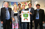 Obmann des Steiermärkischen Skilehrerverbandes Alfred Schwab (1.v.l.), LH Franz Voves (2.v.r.) und die Skischulleiter Karin Schneider-Brandner, Andreas Hartweger, Wilhelm Kraml und Stefan Schneider bei der Verleihung des Gütesiegels (v.l.). © Foto: GEPA pictures; bei Quellenangabe honorarfrei