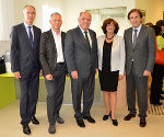 LH Franz Voves, Bezirkshauptfrau Gabriele Budiman, LH-Stv. Siegfried Schrittwieser, Architekt Wolfgang Strauß und LAD Helmut Hirt bei der Eröffnung der neuen Bürgerservicestelle (v.r.). LH Franz Voves, Bezirkshauptfrau Gabriele Budiman, LH-Stv. Siegfried Schrittwieser, Architekt Wolfgang Strauß und LAD Helmut Hirt bei der Eröffnung der neuen Bürgerservicestelle (v.r.).