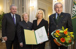 Hermann Schützenhöfer verlieh die Josef Krainer-Heimatpreise 2014 in den Kategorien Schauspiel, Sport, Sozialaktivitäten, Wirtschaft und Kultur in der Grazer Burg