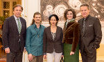 LH Franz Voves, Felix Moser, Barbara Schlachter-Delago (FAmOs), Obfrau Martina Weixler und Moderator Alfons Haider diskutierten angeregt über das Thema Homosexualität und Familie (v.l.). ©      