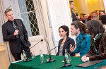 Moderator Alfons Haider, Barbara Schlachter-Delago (FAmOs), Felix Moser und Obfrau Martina Weixler bei der Podiumsdiskussion im Weißen Saal (v.l.). © Fotos: Mike MacBi | Michael Bittner; bei Quellenangabe honorarfrei. Moderator Alfons Haider, Barbara Schlachter-Delago (FAmOs), Felix Moser und Obfrau Martina Weixler bei der Podiumsdiskussion im Weißen Saal (v.l.).