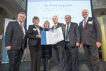 Wilhelm Himmel, Nachhaltigkeitskoordinator, Erika Augustin und Cornelia Praschag von der Plattform Leoben International mit LR Johann Seitinger, LH-Stv. Siegfried Schrittwieser und Franz Mostegel, Govenor Lions Distrkt Österreich Mitte (v.l.).