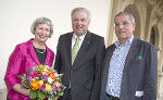Landeshauptmann-Stv. Hermann Schützenhöfer mit Helga und Josef Kirchengast bei der Buchpräsentation "Südoststeiermark erleben". © Foto: Scheriau; bei Quellenangabe honorarfrei