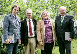 Landeshauptmann Franz Voves, Bereichsleiter Franz Waltl, Caritas-Generalsekretärin Edith Pfeiffer und Landeshauptmann-Stellvertreter Hermann Schützenhöfer beim Besuch des Wohnhauses in der Rankengasse (v.l.). © Foto: Payer; bei Quellenangabe honorarfrei