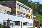 Direkt angeschlossen an das alte Schulbebäude wurde der Neubau errichtet © Fotos: Fachschule Silberberg; bei Quellenangabe honorarfrei Direkt angeschlossen an das alte Schulbebäude wurde der Neubau errichtet