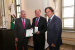 LH Franz Voves und LH-Stv. Hermann Schützenhöfer mit Herwig Koter