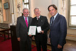 LH Franz Voves und LH-Stv. Hermann Schützenhöfer mit Josef Kowald