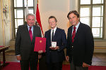 Die Landeshauptleute Franz Voves und Hermann Schützenhöfer mit Günther Löschnigg © Foto: steiermark.at/Frankl; bei Quellenangabe honorarfrei