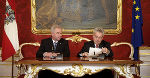 Bundespräsident Heinz Fischer nahm die Angelobung des neuen steirischen Landeshauptmanns Hermann Schützenhöfer vor. Bundespräsident Heinz Fischer nahm die Angelobung des neuen steirischen Landeshauptmanns Hermann Schützenhöfer vor.