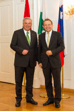 LH Schützenhöfer und Botschafter Rathen sprachen über die weitere Zusammenarbeit zwischen der Steiermark und Slowenien. © steiermark.at/Schuster; bei Quellenangabe honorarfrei LH Schützenhöfer und Botschafter Rathen sprachen über die weitere Zusammenarbeit zwischen der Steiermark und Slowenien.