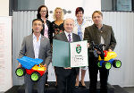 LR Johann Seitinger (vorne) mit dem Gowi-Team: Marco Paul, Rolf Krämer, Sabine Gößler, Eva Bender und Daniela Rauch (v.l.) © Fotos: steiermark.at/Jammernegg; bei Quellenangabe honorarfrei LR Johann Seitinger (vorne) mit dem Gowi-Team: Marco Paul, Rolf Krämer, Sabine Gößler, Eva Bender und Daniela Rauch (v.l.)