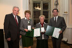 LH Hermann Schützenhöfer zeichnete gemeinsam mit LH-Stv. Michael Schickhofer unter anderem auch Rosemarie Gruber (Hospizteam Gröbming) und Rosa Kothgasser (Hospizteam Mürzzuschlag) aus © Fotos: steiermark.at/Frankl; bei Quellenangabe honorarfrei LH Hermann Schützenhöfer zeichnete gemeinsam mit LH-Stv. Michael Schickhofer unter anderem auch Rosemarie Gruber (Hospizteam Gröbming) und Rosa Kothgasser (Hospizteam Mürzzuschlag) aus