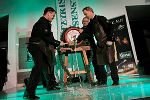 LH-Stv. Schickhofer beim Anstich des Barbarabieres © Fotos: Gallhofer; bei Quellenangabe honorarfrei LH-Stv. Schickhofer beim Anstich des Barbarabieres