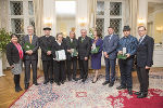 Manuela Khom (2. Landtagspräsidentin), Rudolf Zechner, Joachim Baur, Christine Frisinghelli, Alfred Nußbaum, LH Hermann Schützenhöfer, Friederike Weitzer, LR Jörg Leichtfried, Lebensretter Stefan Mayr und LR Christian Buchmann bei der Auszeichnung in der Grazer Burg (v.l.) © Foto: Foto Fischer; bei Quellenangabe honorarfrei