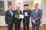 Joachim Bauer (3.v.l.) wurde für sein Engagement für die steirische Kulturszene von LR Christian Buchmann, LH Hermann Schützenhöfer und LR Jörg Leichtfried ausgezeichnet © Foto: Foto Fischer; bei Quellenangabe honorarfrei