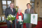 LH Schützenhöfer und LH-Stv. Schickhofer verliehen Eva Lintner für ihre Verdienste um die Evangelische Superintendentur A.B. Steiermark das Große Goldene Ehrenzeichen des Landes Steiermark mit dem Stern