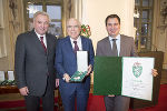 Helmut List wurde von LH Schützenhöfer und LH-Stv. Michael Schickhofer für seine Verdienste um die Automobilindustrie in der Steiermark mit dem Großen Goldenen Ehrenzeichen des Landes Steiermark mit dem Stern geehrt