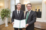 Peter Ruggenthaler erhielt den Förderungspreis von Landesrat Drexler © Fotos: steiermark.at/FotoFischer, Verwendung bei Quellenangabe honorarfrei Peter Ruggenthaler erhielt den Förderungspreis von Landesrat Drexler