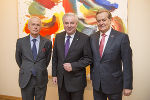 Ungarns Botschafter János Perényi kam gemeinsam mit Honorarkonsul Rudi Roth zu Hermann Schützenhöfer ©      