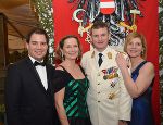 Landeshauptmann-Stellvertreter Michael Schickhofer, Landtagspräsidentin Bettina Vollath, Gastgeber und Streitkräftekommandant Franz Reißner mit Begleitung Silvia Angerbauer beim Offiziersball in der Belgierkaserne © Bundesheer/Neuhold; Verwendung kostenfrei
