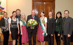 Die Blumenhoheiten statteten ín Begleitung einer Delegation LH Schützenhöfer den traditionellen Valentinstagsbesuch ab © Fotos: steiermark.at/Kaufmann; bei Quellenangabe honorarfrei Die Blumenhoheiten statteten ín Begleitung einer Delegation LH Schützenhöfer den traditionellen Valentinstagsbesuch ab