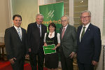 LH-Stv. Michael Schickhofer, LH Hermann Schützenhöfer, Christine Knittelfelder, Kurt Jungwirth und der Obmann des Volksbildungswerkes Franz Majcen (v.l.) anlässlich der Prämierungsfeier   © Foto: Robert Frankl; bei Quellenangabe honorarfrei