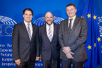 Landeshauptmann-Stellvertreter Michael Schickhofer und Landesrat Jörg Leichtfried trafen Martin Schulz (Mitte) in Brüssel zum Arbeitsgespräch © Bild: European Union 2016 - European Parliament