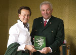 Die Geschäftsführerin der Volkskultur GmbH, Monika Primas und Landeshauptmann Hermann Schützenhöfer (v.l.) © Fotos: Erwin Scheriau; bei Quellenangabe honorarfrei Die Geschäftsführerin der Volkskultur GmbH, Monika Primas und Landeshauptmann Hermann Schützenhöfer (v.l.)